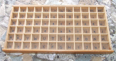 Buchdruck NICHT Adana One 72 Division HOLZ TYPECASE in gutem Zustand