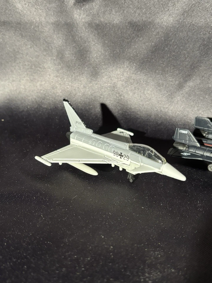 Lote de 2 aviones Maisto - EF-2000 Euro Fighter - SR-71 Black Bird Foto 3 de 4