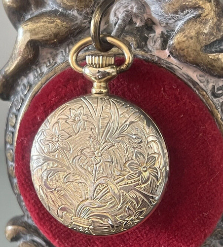 Mortima Montre Poche Femme Remontage Manuel Ciselé D'Or Fonctionne Vintage - Photo 4 sur 7