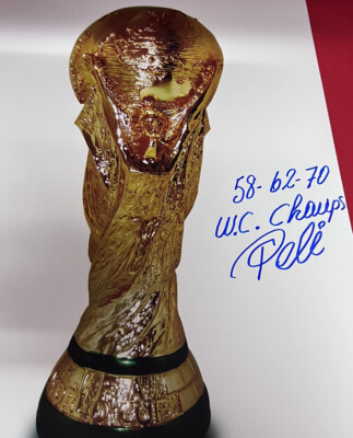 PELE SIGNED BRAZIL WORLD CUP TROPHY 11X14 PHOTO BAS BECKETT 58-62