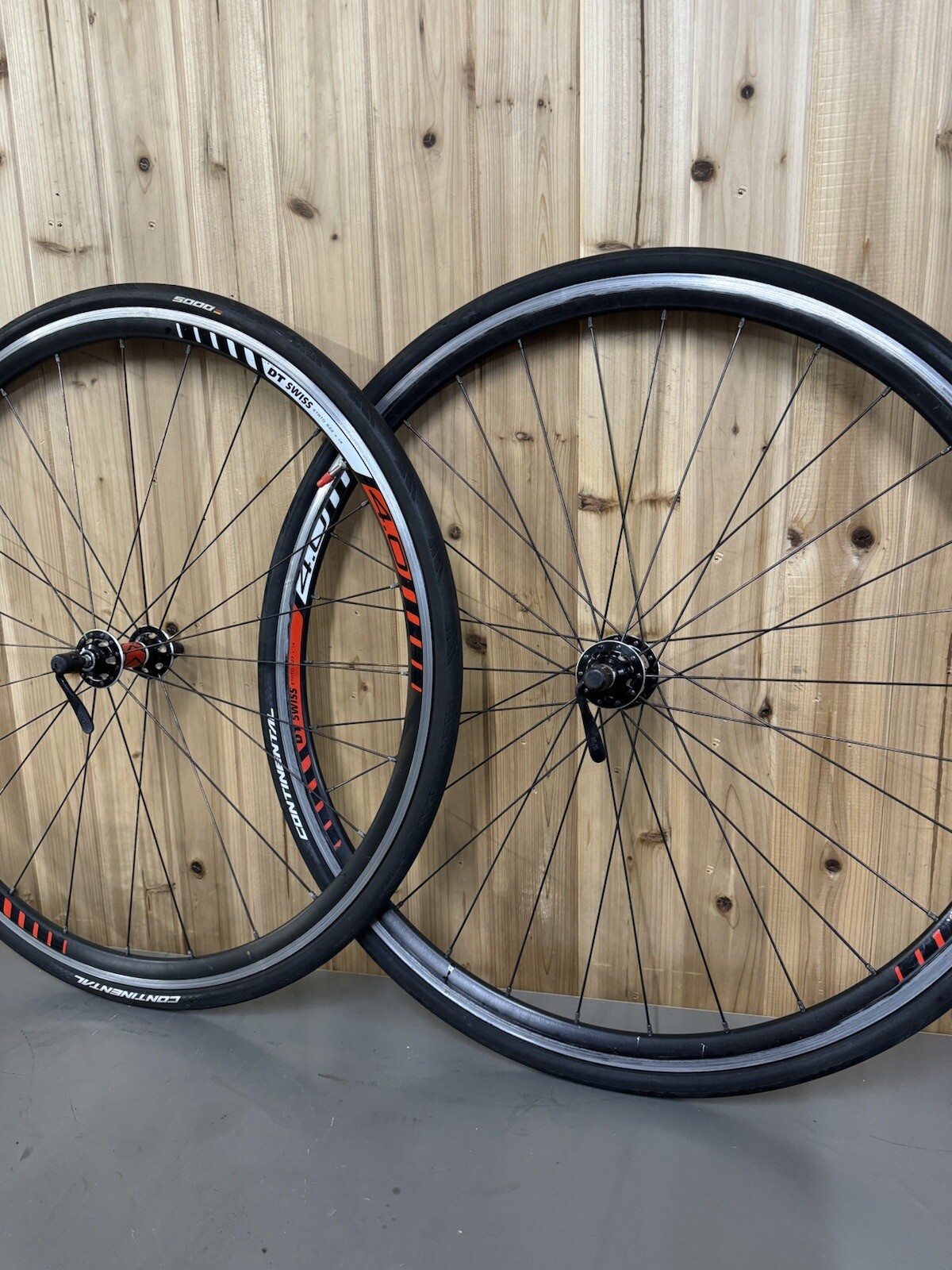 Vintage DT Swiss 4.0 Road Bicycle Wheelset 700c Rim Brake Clincher Conti Tires