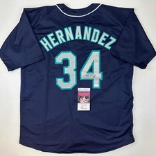 Larry Bernandez Bobblehead Giveaway in Seattle 19