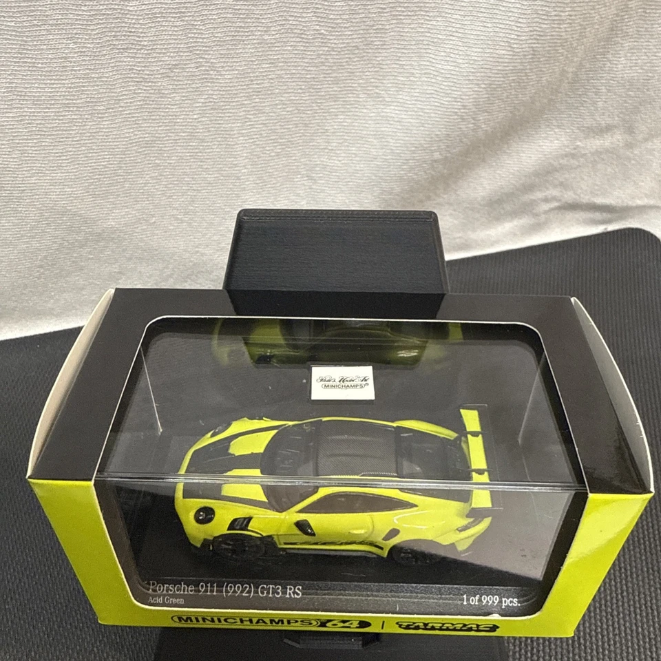 Paquete Weissach Minichamps 1:43 Porsche 911 GT3 RS (992) en verde ácido Foto 4 de 4