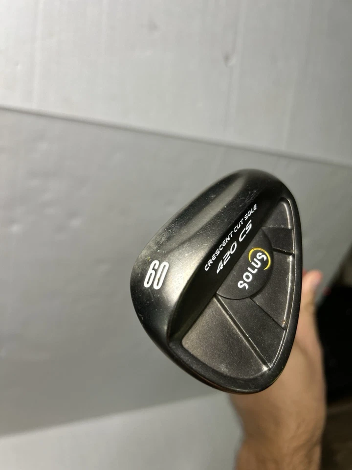 Cuña Solus 60° Lob Gap 420 CS Suela Corte Media Luna Acero 36" Acabado Gunmetal Foto 2 de 4