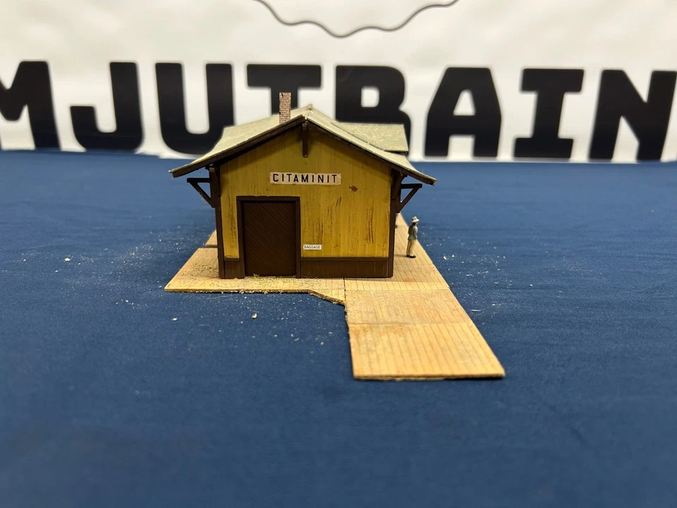 Unbranded HO Wood Passenger Station Building Yellow - Image 4 of 4