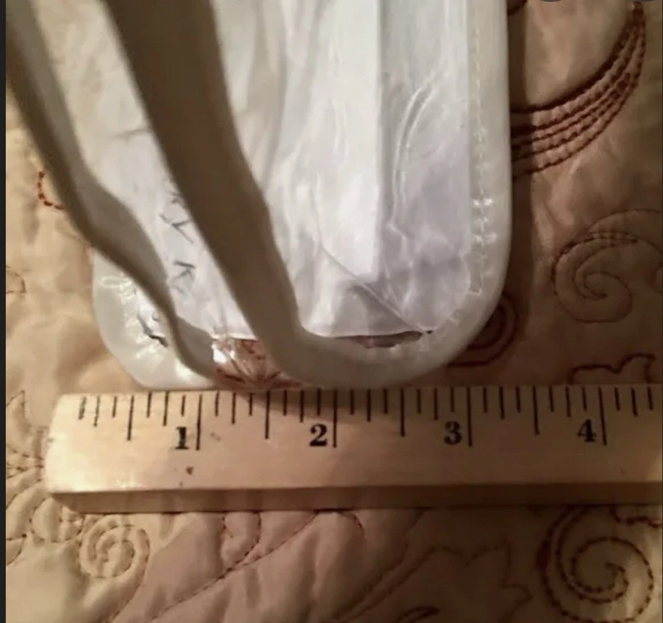 BOLSO DE PLÁSTICO VINILO TRANSPARENTE MARY KAY ASAS DE CIERRE SEGURO 10 X 6 X 3" Foto 3 de 4