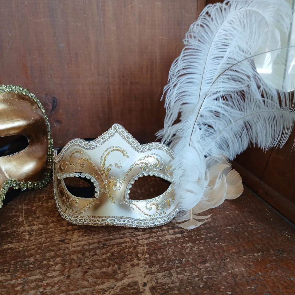  PIER 1 IMPORTACIONES 2 MÁSCARAS DE MASCARADA PINTADAS A MANO ORO HECHAS EN ITALIA Y2K LEER  Foto 3 de 4