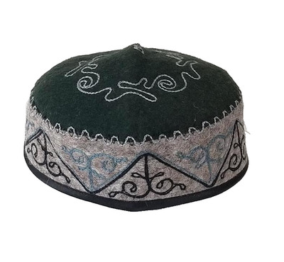 KAZAKH MEN'S DOPPI-LIGHTWEIGHT WOOL HAT -TRIBAL  DESIGN - 22.5 INCHES -  M