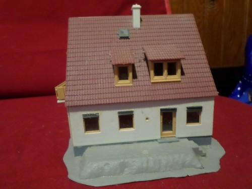 MAQUETTE HO 4332  kribri maison long de 11.6 cm /13.5 cm de larg | Condition: Occasion