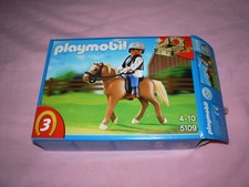 PLAYMOBIL 5109 BOX A CHEVAL + CAVALIERE ET ACCESSOIRES