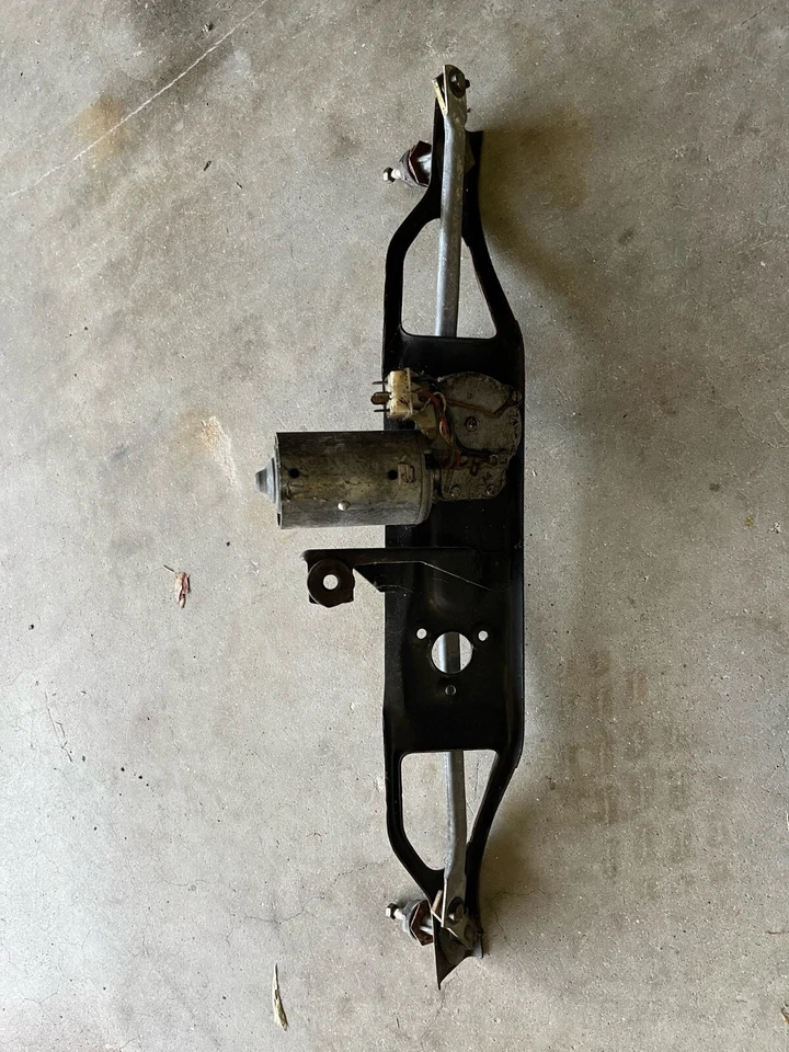 MONTAJE LIMPIAPARABRISAS VW DASHER 1979-1981 USADO OEM MONTAJE COMPLETO FOX, DASHER, SANTANA Foto 2 de 3