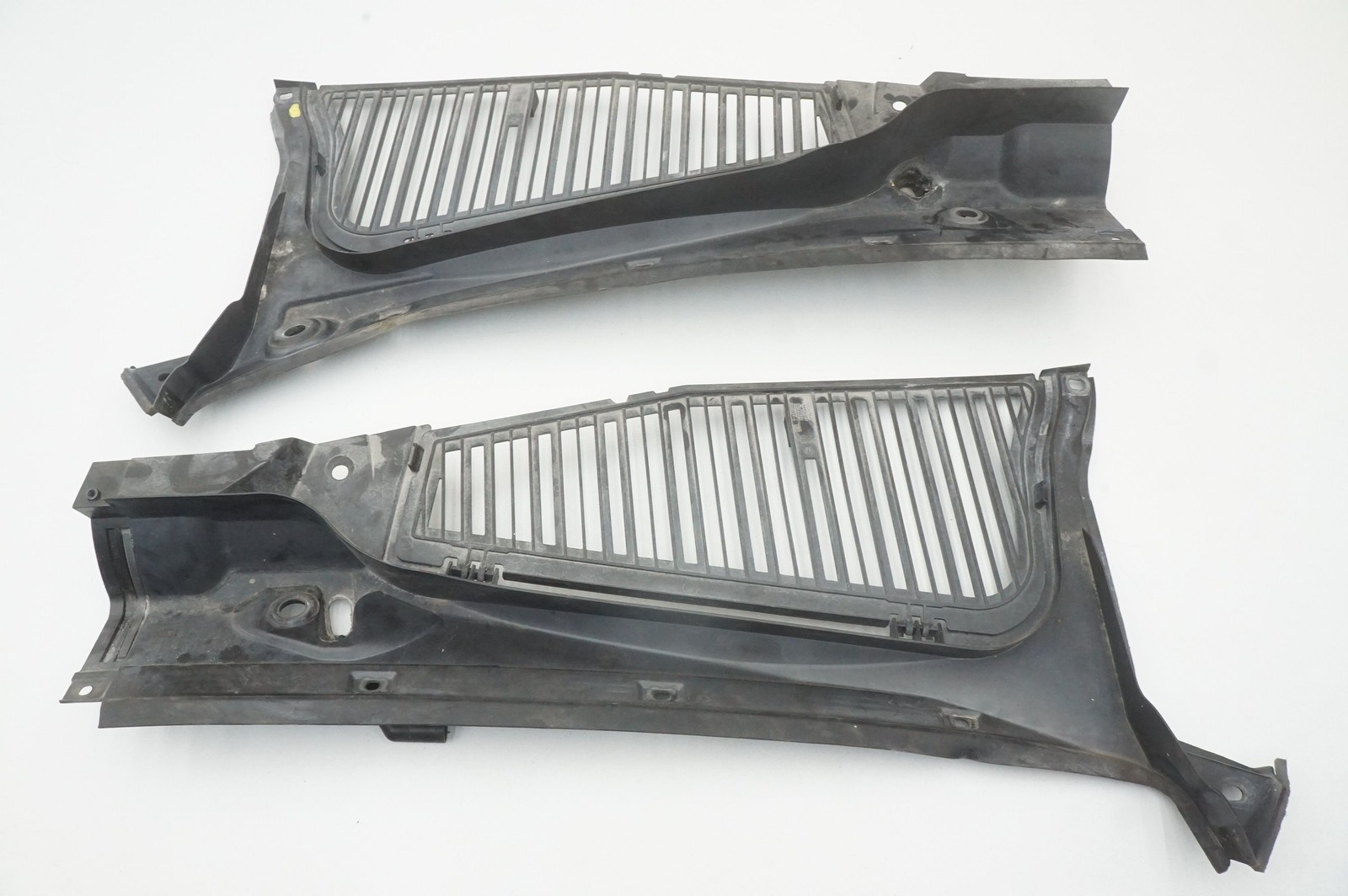 Set Front Left Right Cowl Grille Trim OEM 51717112423 Rolls Royce Phantom Vii 06