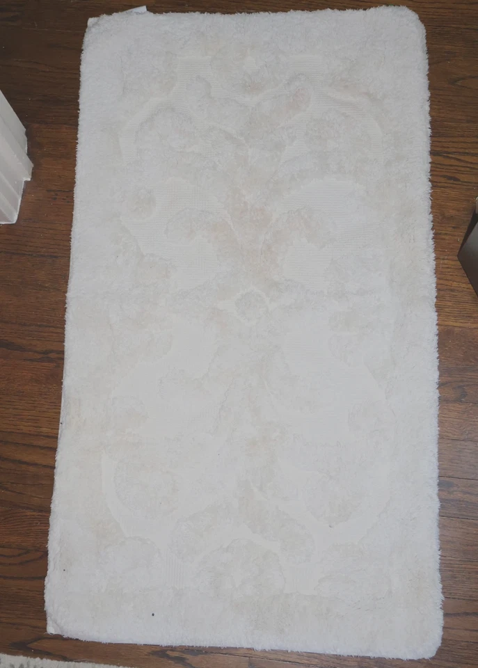 Frontgate Tufted Sculpted Ivory  Bath Rug Heat Able 22" X 41" POCKET BACK - Image 2 of 4