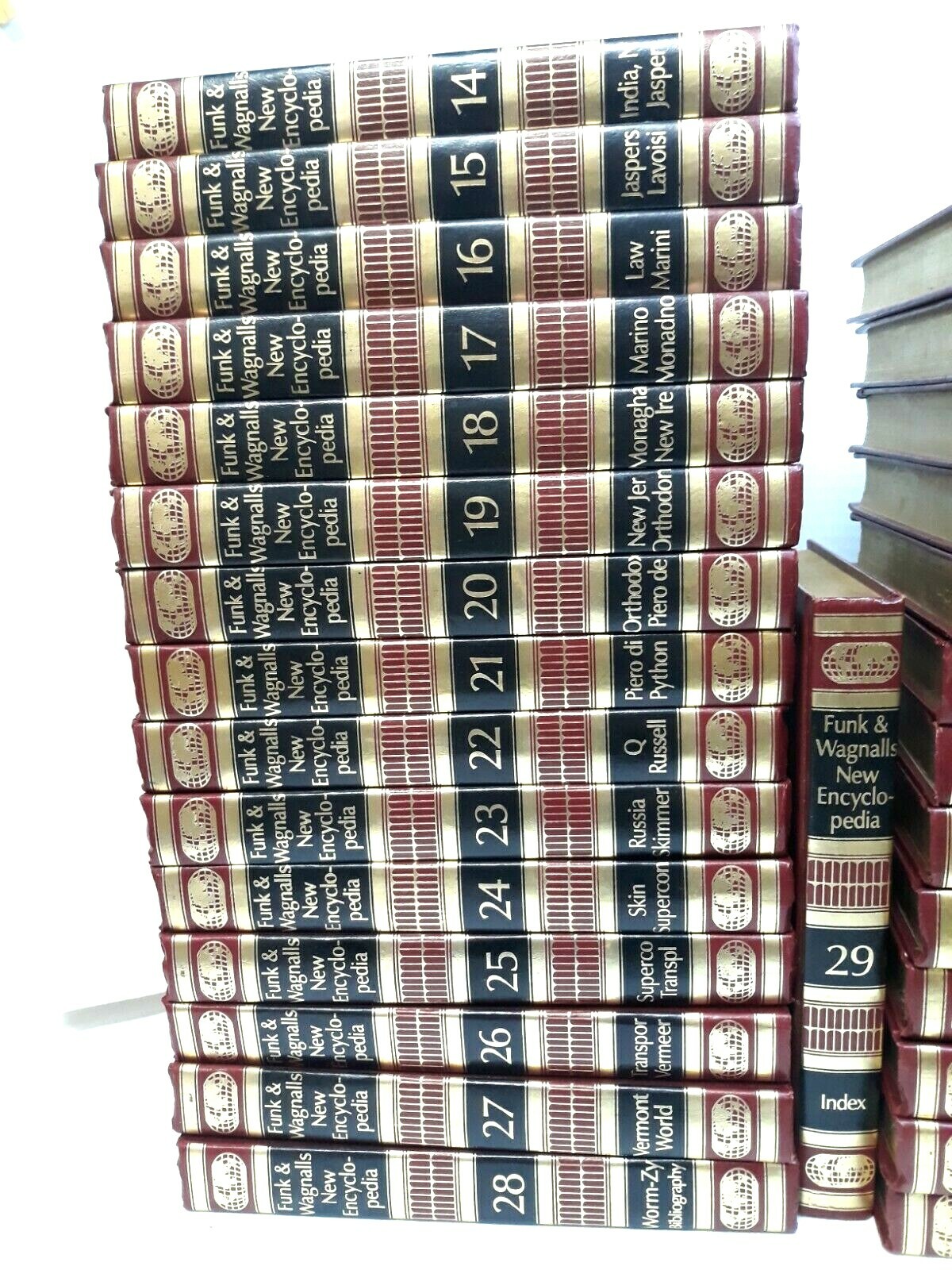 Funk & Wagnalls New Encyclopedia 29 Volumes Thesaurus Complete Set