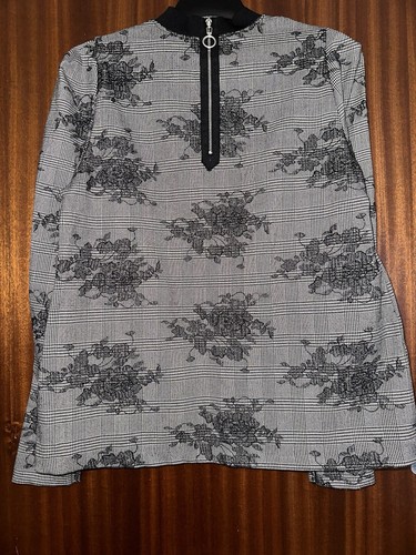 Zara Trafaluc Collection Grey Blouse Stripped with Flower Design Size M&Back Zip - Picture 9 of 13