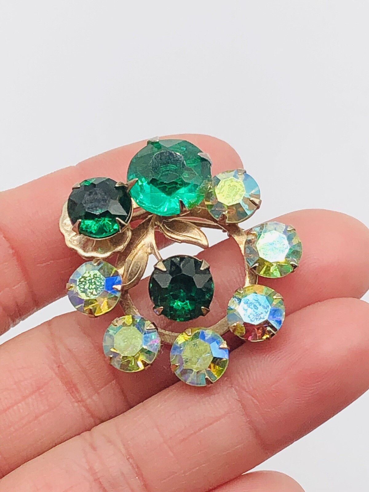 Vtg Unmarked Green Blue AB Glass  Rhinestones Gold Tone Flower Wreath Pin Brooch