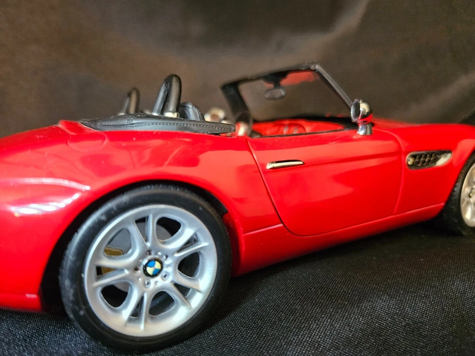 Kyosho BMW Z8 escala 1:18 Inv. #1074 Foto 4 de 4
