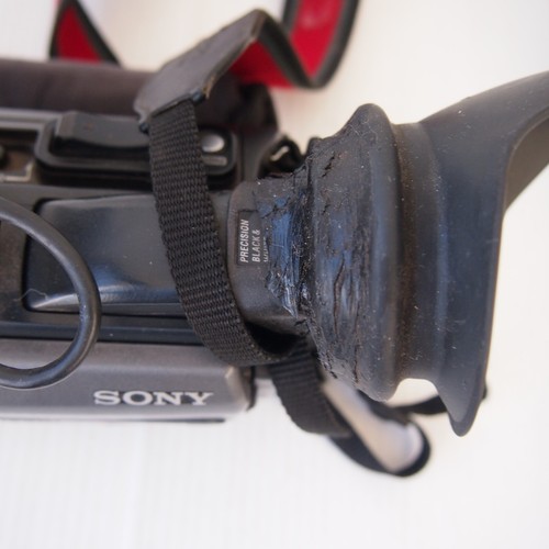 Sony DSR-PDX10P 3CCD Professional mini-DV Handycam with power supply & charger - Picture 7 of 24