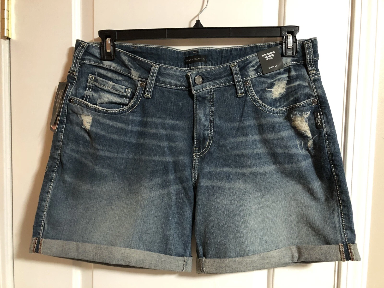 NWT SILVER BOYFRIEND Mid Rise Short Women’s Plus Size 18 Distressed