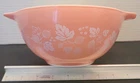 Pyrex Pink Gooseberry Cinderella Bowl 442  1.5 Quart Excellent Condition No Fade