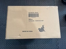 Brand New Hot Toys Star Wars Mandalorian & Blurrg 1/6 Scale Figure Set - TMS046