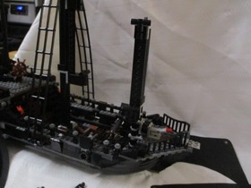 LEGO 4184 PIRATES OF THE CARIBBEAN BLACK PEARL COMPLETE
