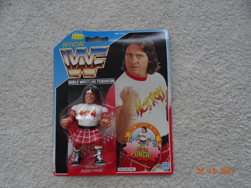 WWF WWE HASBRO ROWDY RODDY PIPER US-UK Card-MOC-NE...
