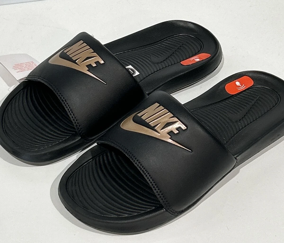 Sandali Nike donna Victori One Slides nero oro CN9677 001
