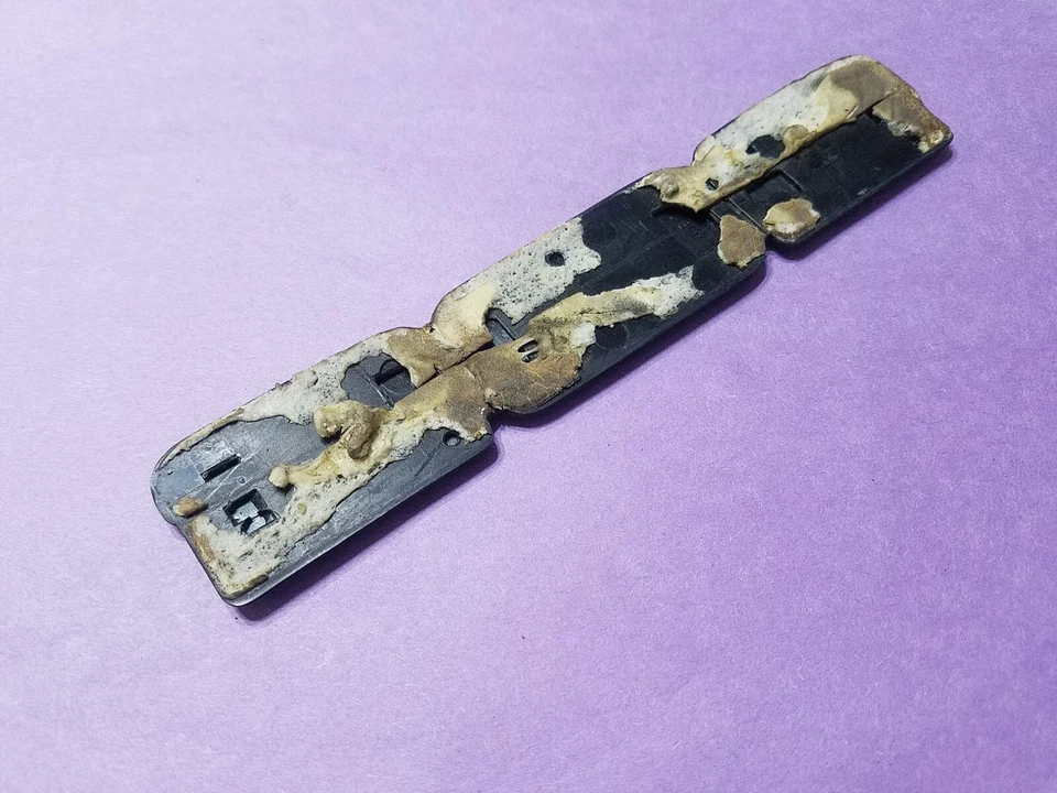 Bin32 Peugeot 1986 505 Wagon Turbo tapa cubierta trasera plástico emblema OEM, 505 Turbo Foto 2 de 3