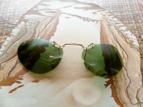 Vintage gold tone Polaroid clip on sunglasses - Picture 2 of 11