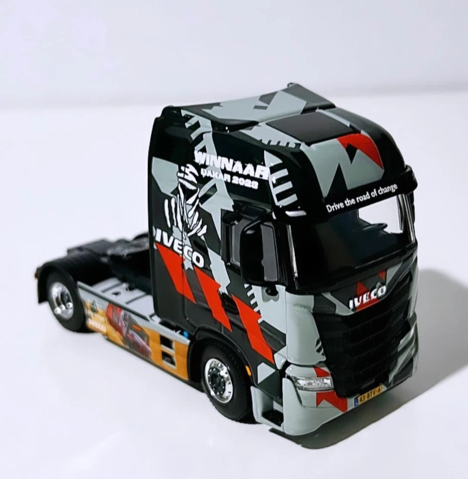 Modelli di camion WSI Iveco S-way AS high 4x2 "winnaar Dakar 2023 edition", 1:50 - Immagine 2 di 4