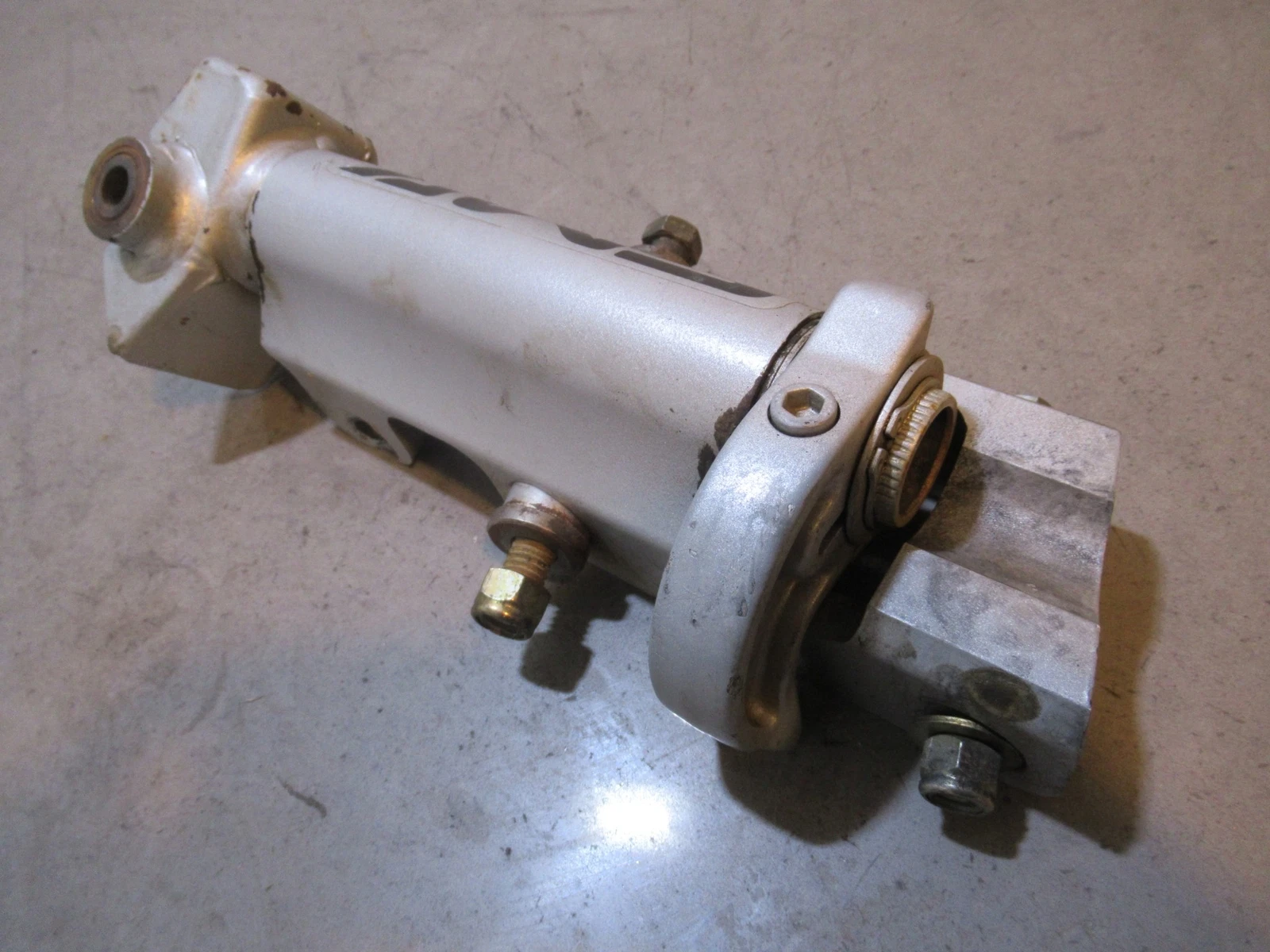 Arctic Cat F5 Spindle Left 2004