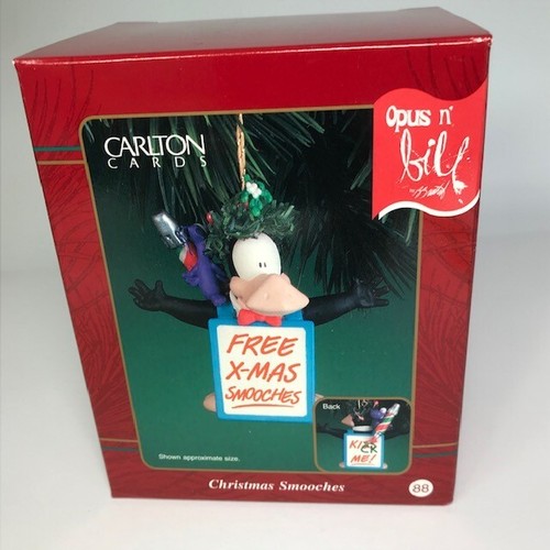 2000 Opus N' Bill Penguin Carlton Cards Christmas Smooches Ornament EUC