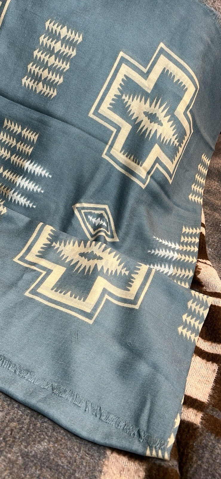 Pendleton Oversize Featherweight Wool Scarf Hardi… - image 2