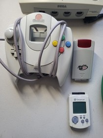SEGA Dreamcast White Console Bundle  OEM VMU Memory Card 2 Controllers AV Cable