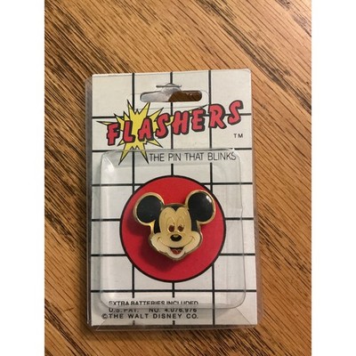 Vintage Disney Mickey Mouse Flashers Blinking Light Up Pin New in Package Retro