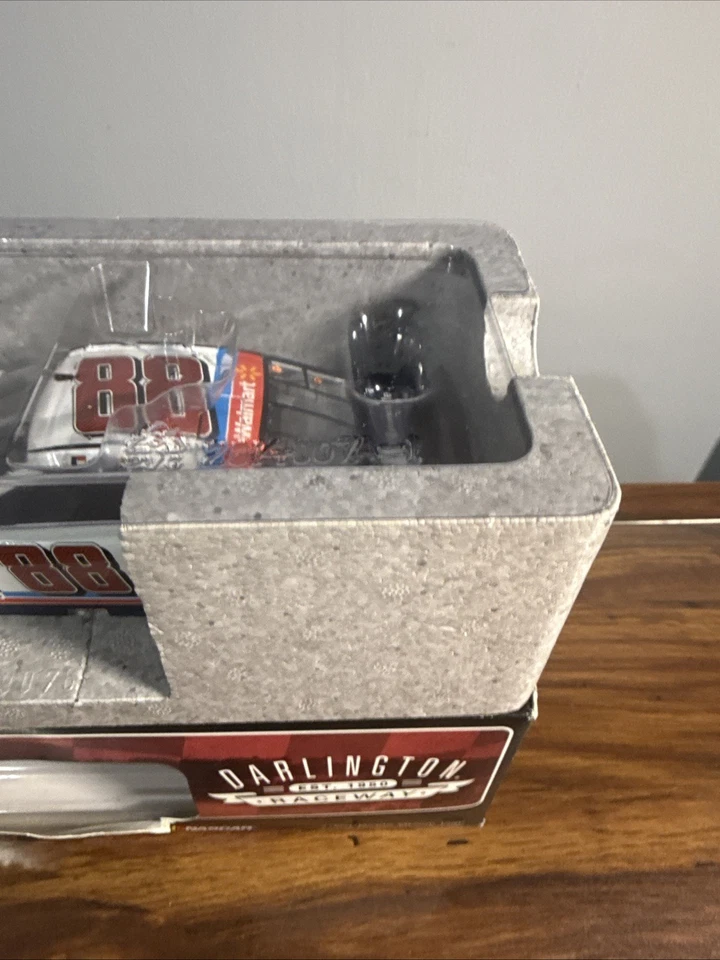 Dale Earnhardt Jr. #88 Valvoline 2015 Darlington Throwback 1:24 Diecast NASCAR Foto 4 de 4