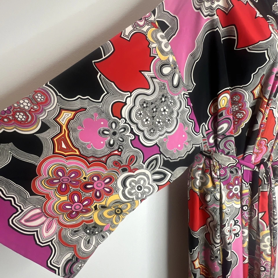 Bata manga kimono satinada floral Natori talla M Foto 4 de 4