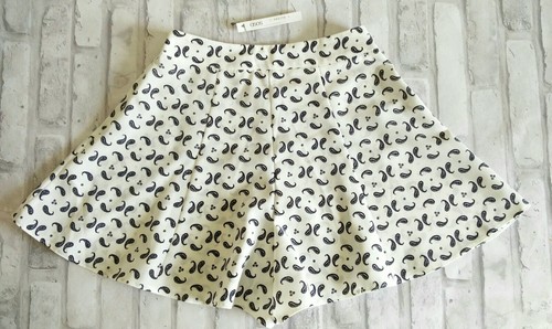 ASOS Women's Flat Front Casual Shorts Paisley Ivory Black Size 00 Petite New - Picture 6 of 8