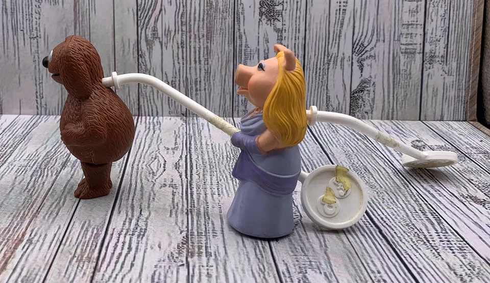 Figura de marioneta Rowlf Dog & Ms Piggy Stick The Muppet Show Fisher Price 1978 usada Foto 2 de 4