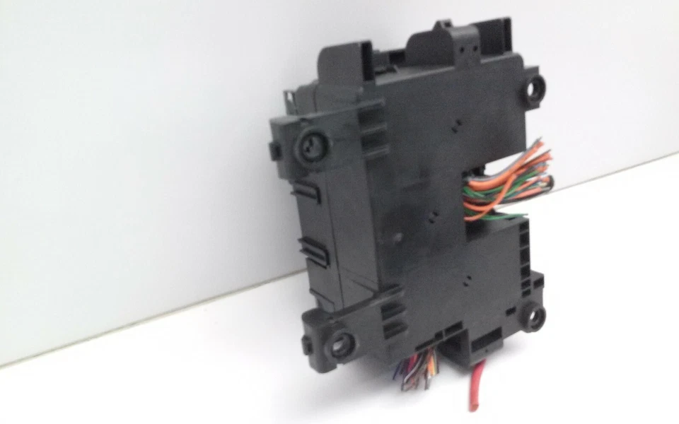 Isuzu Ascender 2004 caja de fusibles y relés OEM 8151975290 Foto 4 de 4