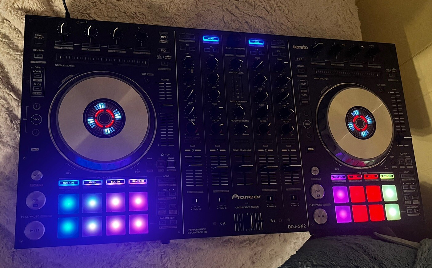 Pioneer DDJ-SX2 Pioneer DJ DDJ-SX2 DJ Controller with Case and