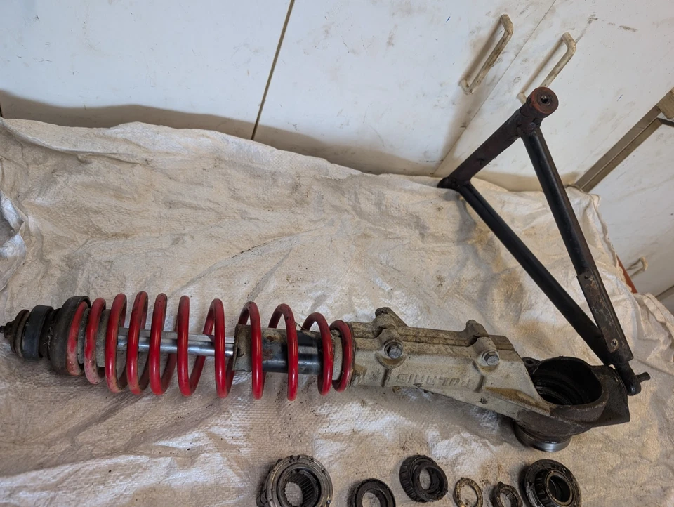 Polaris Explorer 400 1995 4x4 carcasa de puntal nudillo brazo en un Foto 2 de 4