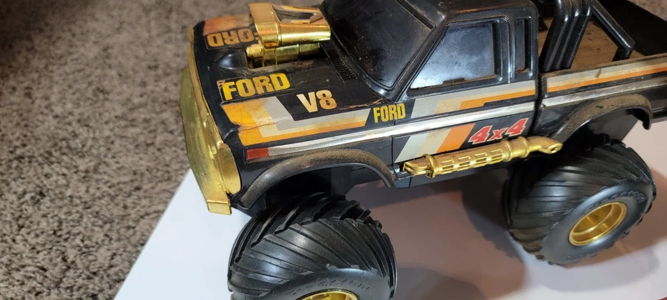 Steeracon Ford Off-Roader 4x4 Truck Radio Controlled RC w/ Remote - Image 3 of 4