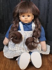 Künstlerpuppe Holzpuppe Mädchen mit Zöpfen von Creation Glorex Originalkleidung