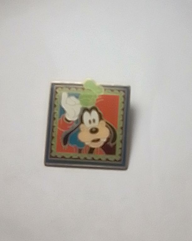 DISNEY Pins GOOFY Square Tipping HAT 2003 PIN