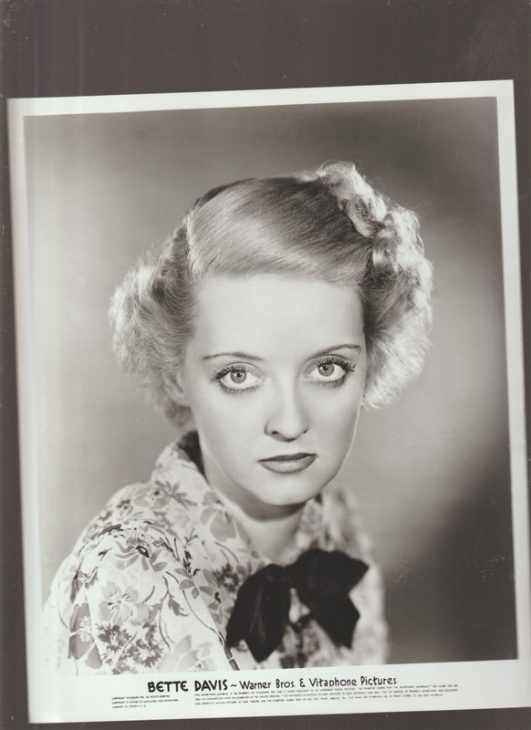 8X10 B&W   PHOTO OF-CLOSE  UP- BETTE DAVIS