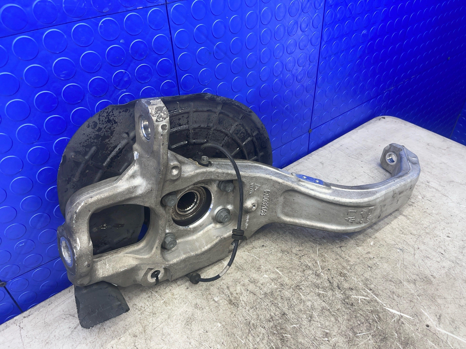 2017 2018 2019 2020 2021 MASERATI LEVANTE FRONT LEFT SPINDLE KNUCKLE WHEEL HUB