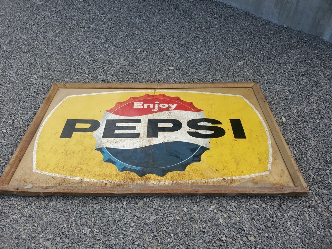 Original Pepsi 8 x 5 Feet Bottle Cap Metal Sign With original