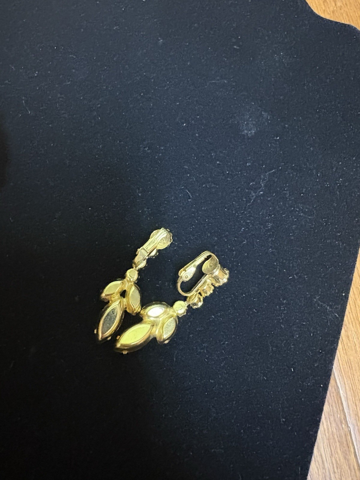 Rhinestone Cuff Bracelet And Clip On Earrings Vintage (see Description)